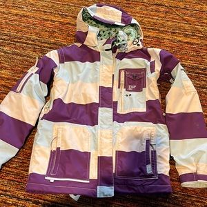 Cute snow Jacket, used but still in good condition. No tears or stains